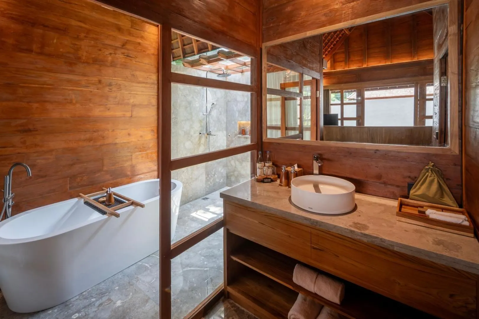 Unagi Wooden Villas By Emana Ubud 4*,