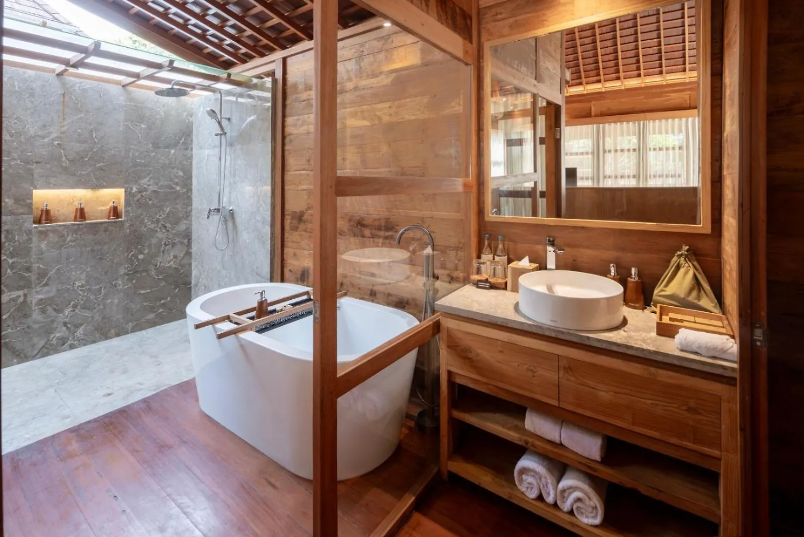 Unagi Wooden Villas By Emana Ubud Hotel